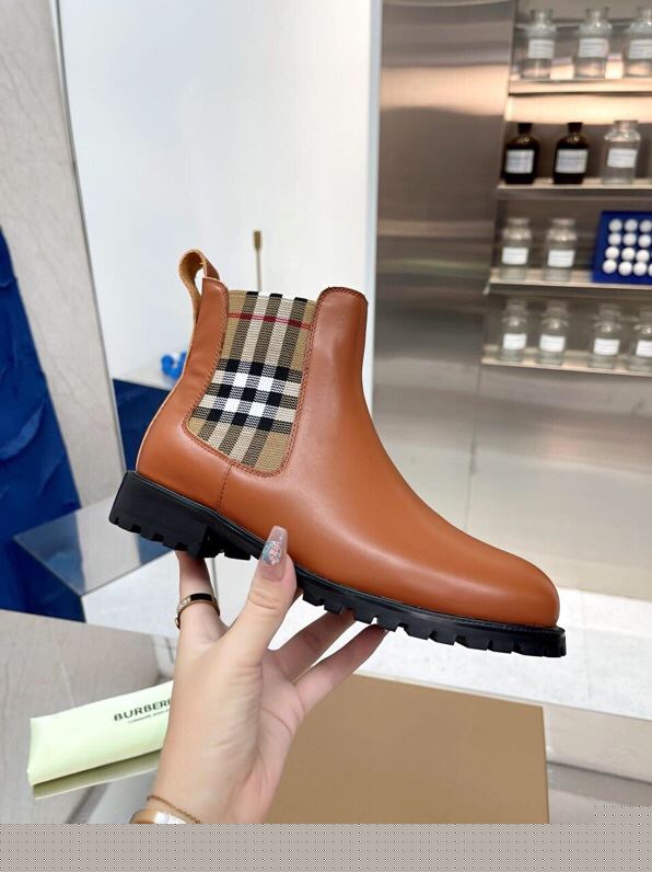 B**rry boots